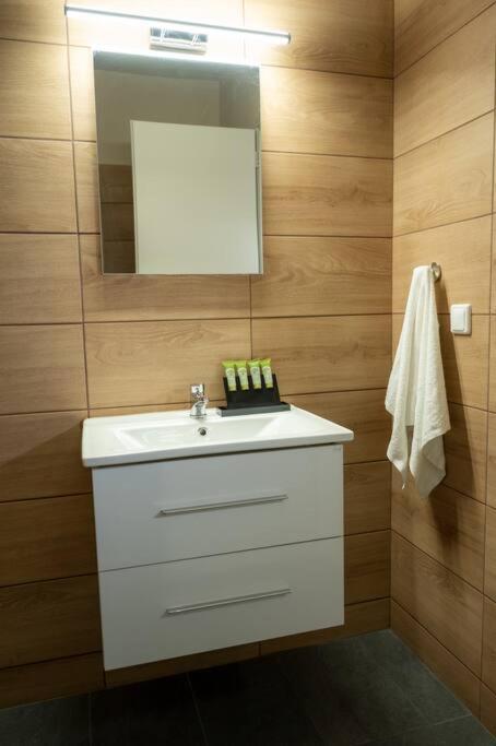 Anesis Airport Rooms 204 Koropi Esterno foto